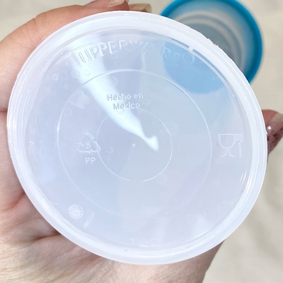 Tupperware Large Salt Shaker NWOT - Picture 5 of 9